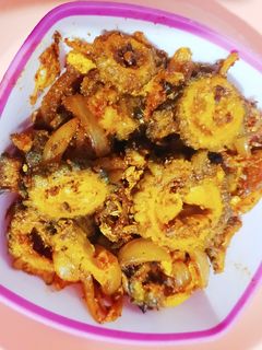 झटपट चटपटा करेला(jhatpat chatpata karela recipe in hindi) रेसिपी मुख्य फोटो