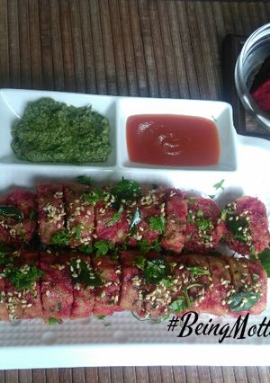 A picture of Beetroot muthias.