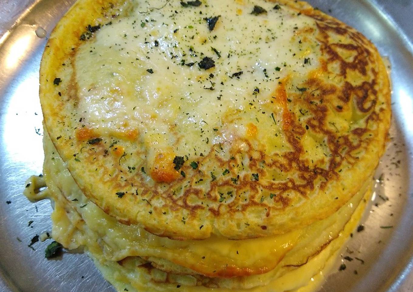 Torre de Crepes de albahaca, tomate y queso de kele