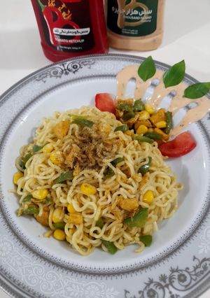 عکسی از دستور نودل مرغ و سبزیجات خوشمزه😋