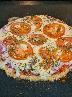 Una foto de Pizza light con masa de pollo a la napolitana con provenzal