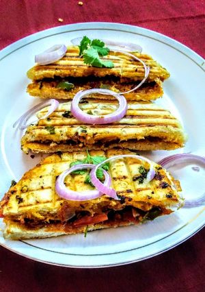 A picture of Paneer stuffed kulcha sandwich.
