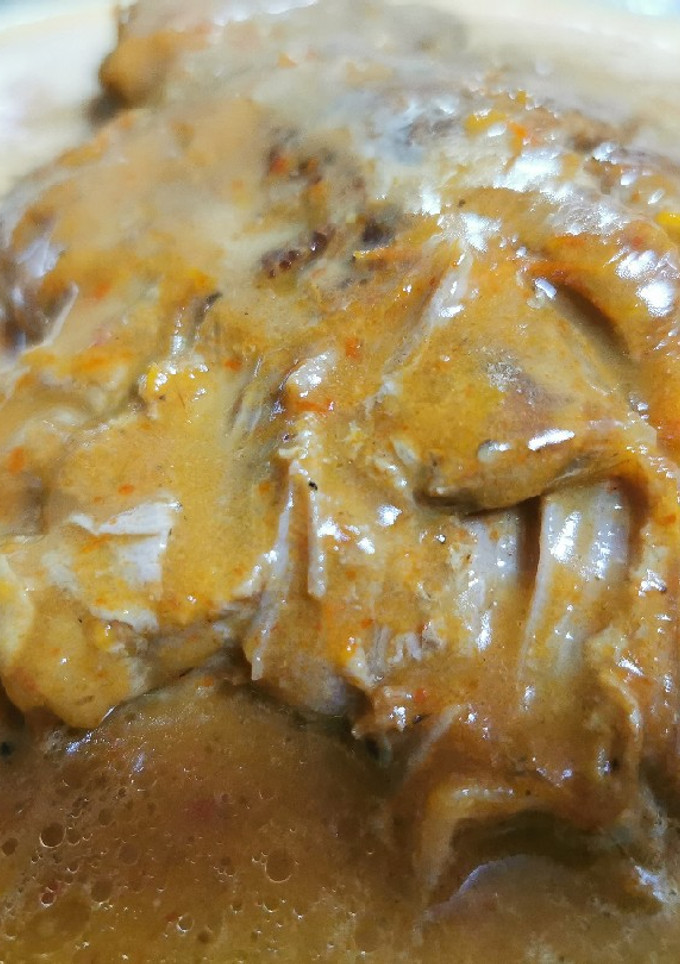 Una foto de Cabeza de lomo de cerdo en su jugo con verduras (olla express)