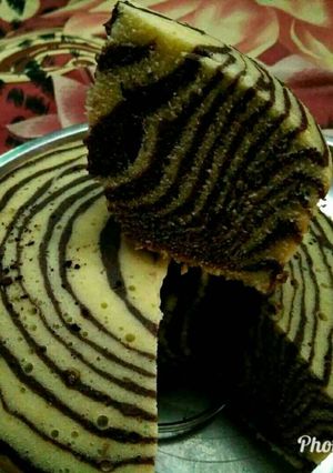A picture of Tiger print cake.
