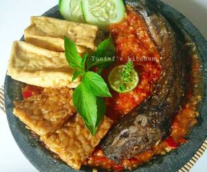 Mudahnya Menyajikan Lele Penyet Sambal Tomat Trasi Mantul Banget