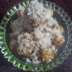 A picture of Gur Makhana.