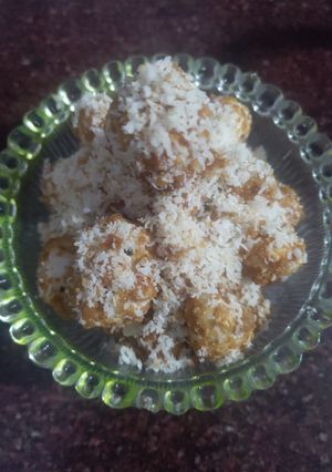 A picture of Gur Makhana.