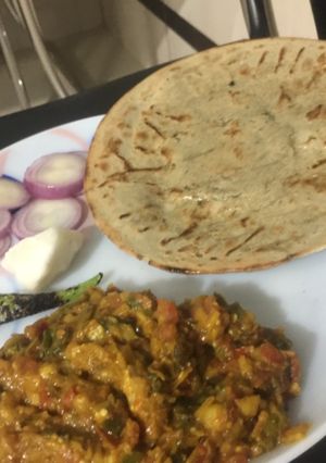 રીંગણ નુ ભરથું (Ringan nu bharthu Recipe in Gujarati) રેસીપી મુખ્ય ફોટો