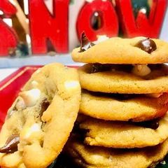 A picture of Mom's Best Chocolate Chip Cookies.