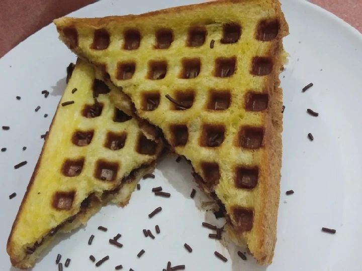 Cara Gampang Membikin Resep  Waffle roti tawar simple yang Lezat Sekali, Enak