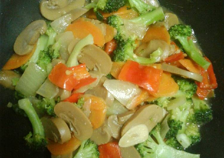 Cara Gampang Menyiapkan Tumis jamur brokoli sos tiram #bikinramadanberkesan, Enak Banget