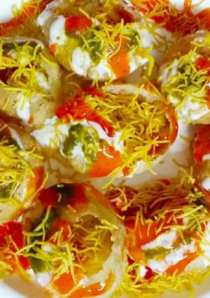 A picture of Sev Dahi Puri Chat.