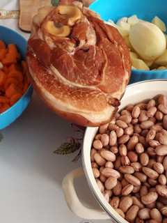 Füstölt csülkös bableves (babgulyás) recept fotója