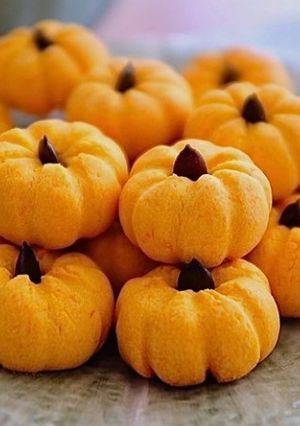 A picture of Pumpkin Almond Cookies.