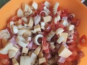 Una foto de ensalada pollo palmitos