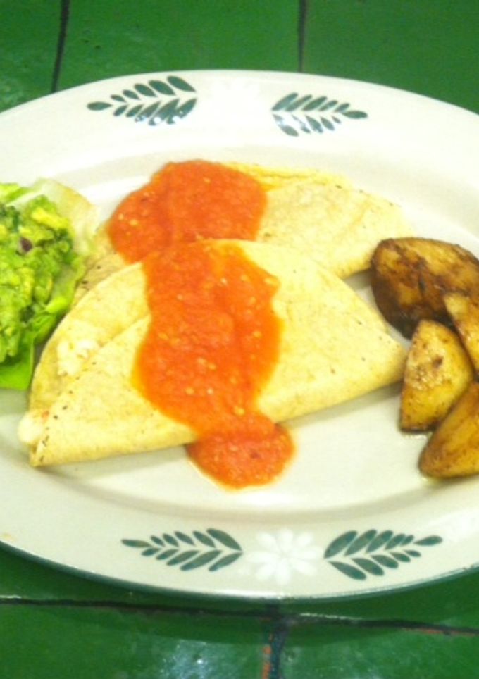 Una foto de Tacos de camarones con queso