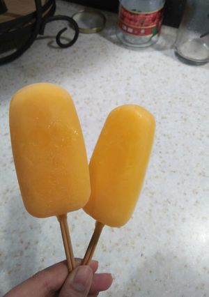 A picture of Orange Ice lolly.