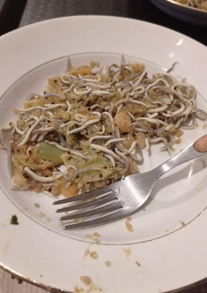 Una foto de Quinoa con gulas