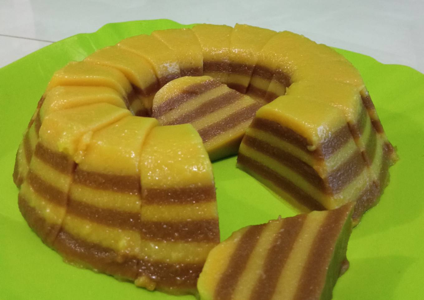 Kue lapis labu kuning coklat