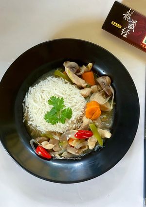 A picture of Chinese Style One Pot Chicken Stew.