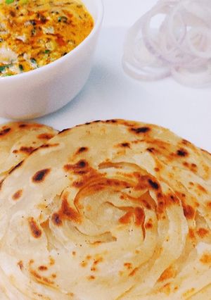 A picture of Lachcha paratha.