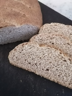 Una foto de Pan de harina integral simple