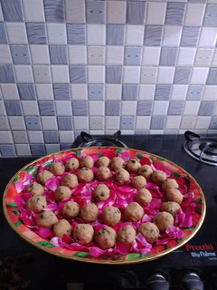 கோதுமைமாவு & முருங்கை இலை லட்டு (101ரெசிபி)(wheat moringa laddu recipe in tamil) செய்முறை முக்கிய புகைப்படம்