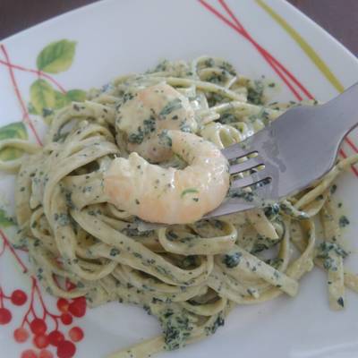 Tallarines en salsa Alfredo con camarones y espinacas Receta de Ale  Bailarina- Cookpad