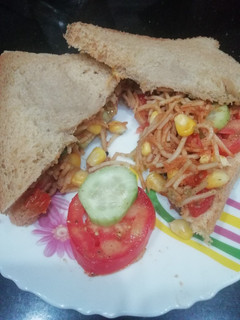A picture of Noodles Sandwich.