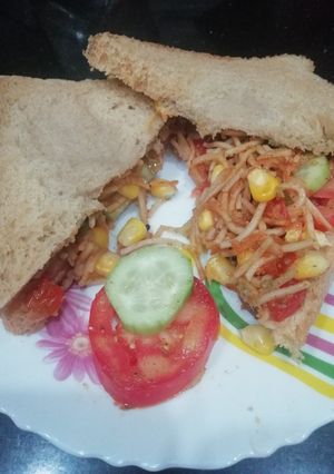 A picture of Noodles Sandwich.