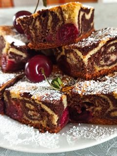 A legfinomabb kevert, csíkos, gyümölcsös süti recept fotója