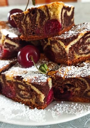 A legfinomabb kevert, csíkos, gyümölcsös süti recept fotója