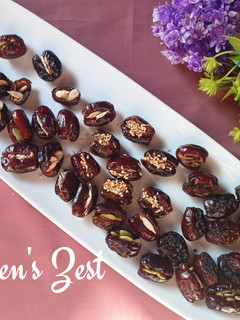 A picture of Assorted Dates Platter.