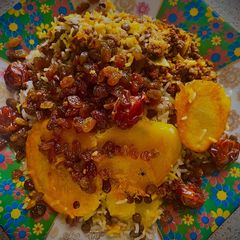 A picture of Lentil Pilaf with Meat and Raisins (persian adaspolo ba goosht charkhkarde va keshmesh va khorma)💛💛💛.