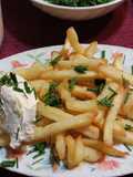 Papas fritas con queso crema casero y ciboulette 🤤🤤