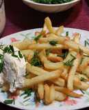 Papas fritas con queso crema casero y ciboulette 🤤🤤