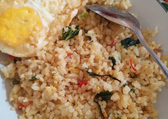 Nasi goreng putih saus kecap