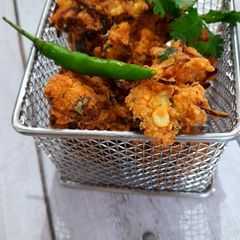 A picture of Chana Dal Pakode.