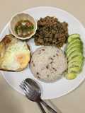 “ข้าวผัดกระเพราไข่ดาว”