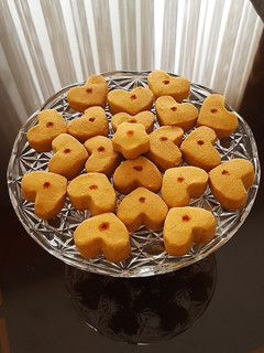 عکسی از دستور شیرینی نخودچی (نان نخودی قزوین)