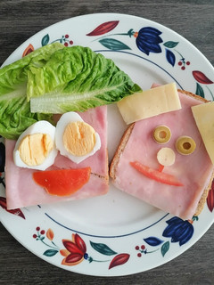 Una foto de Sándwiches divertidos para niños 🥳✨