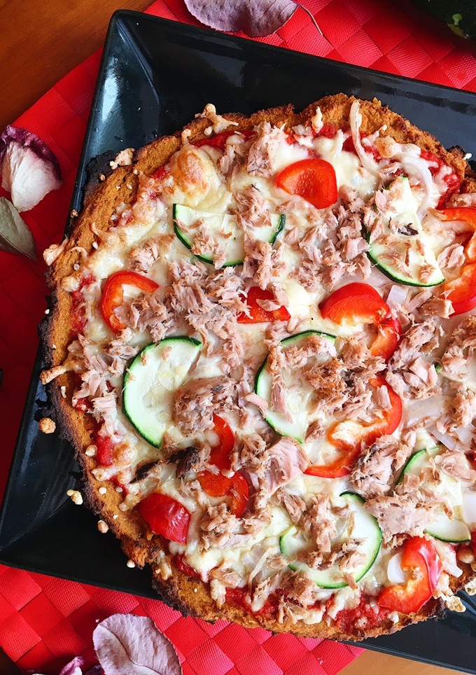 Una foto de Pizza de atún con base de boniato (sin gluten)