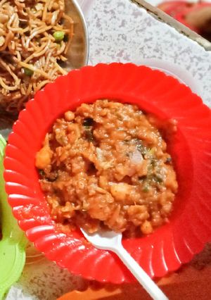 A picture of Aloo Tamatar Chaat.