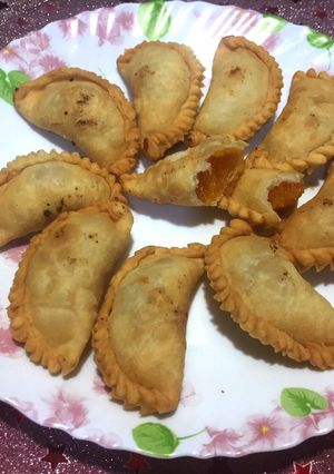 मोतीचूर गुझिया(motichur gujiya recipe in hindi) रेसिपी मुख्य फोटो