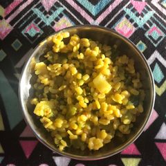 A picture of Spring onion daal.