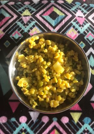 A picture of Spring onion daal.