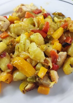 Una foto de Ñoquis con pollo y verduritas