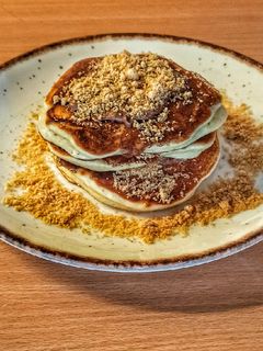 Φωτογραφία της συνταγής Fluffy pancakes με σοκολάτα και μπισκότο τριμμένο