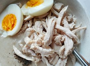 Hình của món Cháo Yến mạch ức gà.