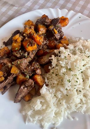 Serpenyős csirkemáj édeskrumplival recept fotója